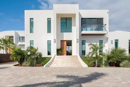 Private Pool Villa, Long Bay Beach With Vip Extras 0*,  جزر تركس وكايكوس